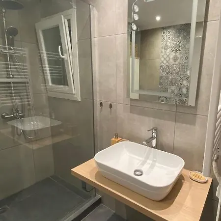 Nike's Katechaki Apartment *